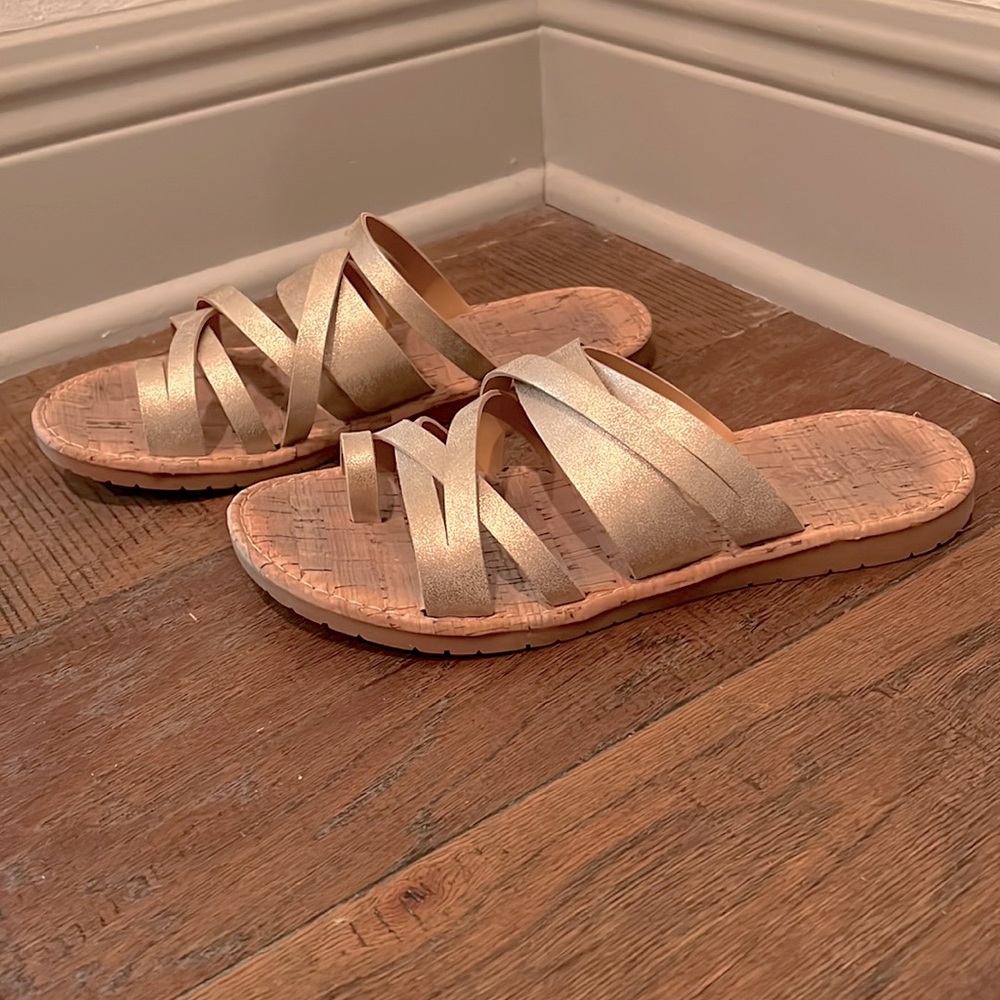 korks gold strap sandal
